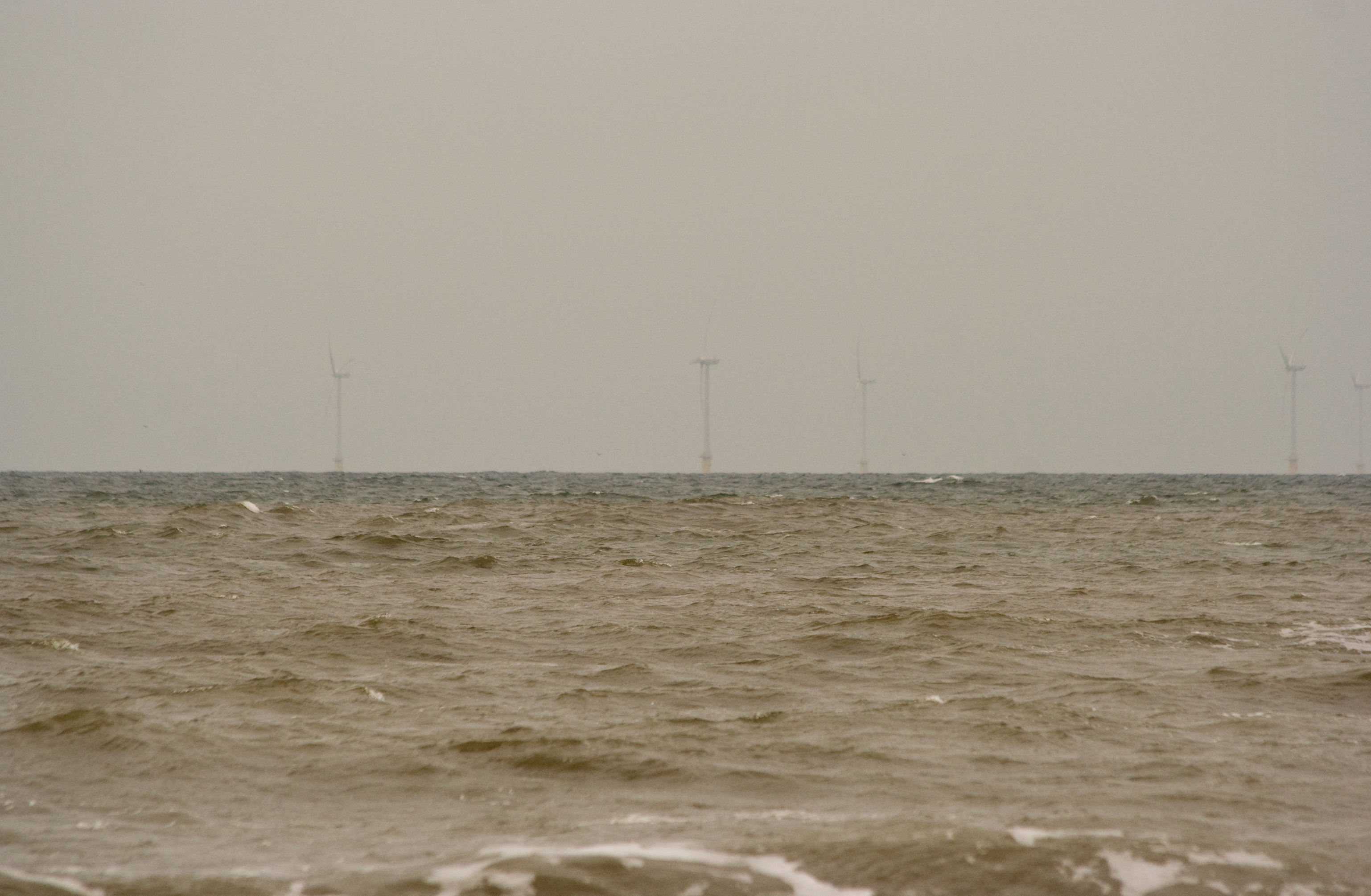 Windmolens voor de kust