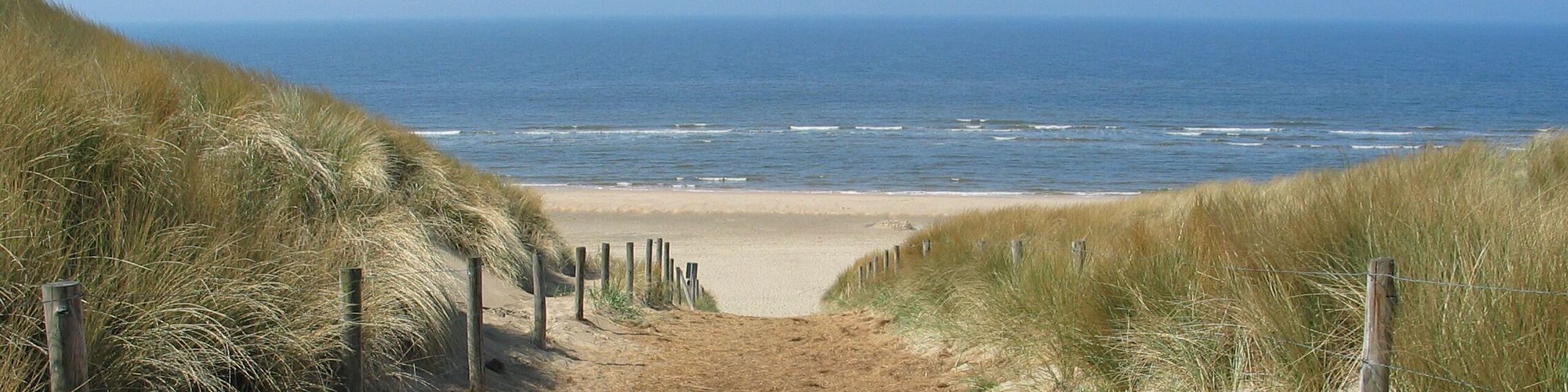 Via de duinen naar het strand van Castricum